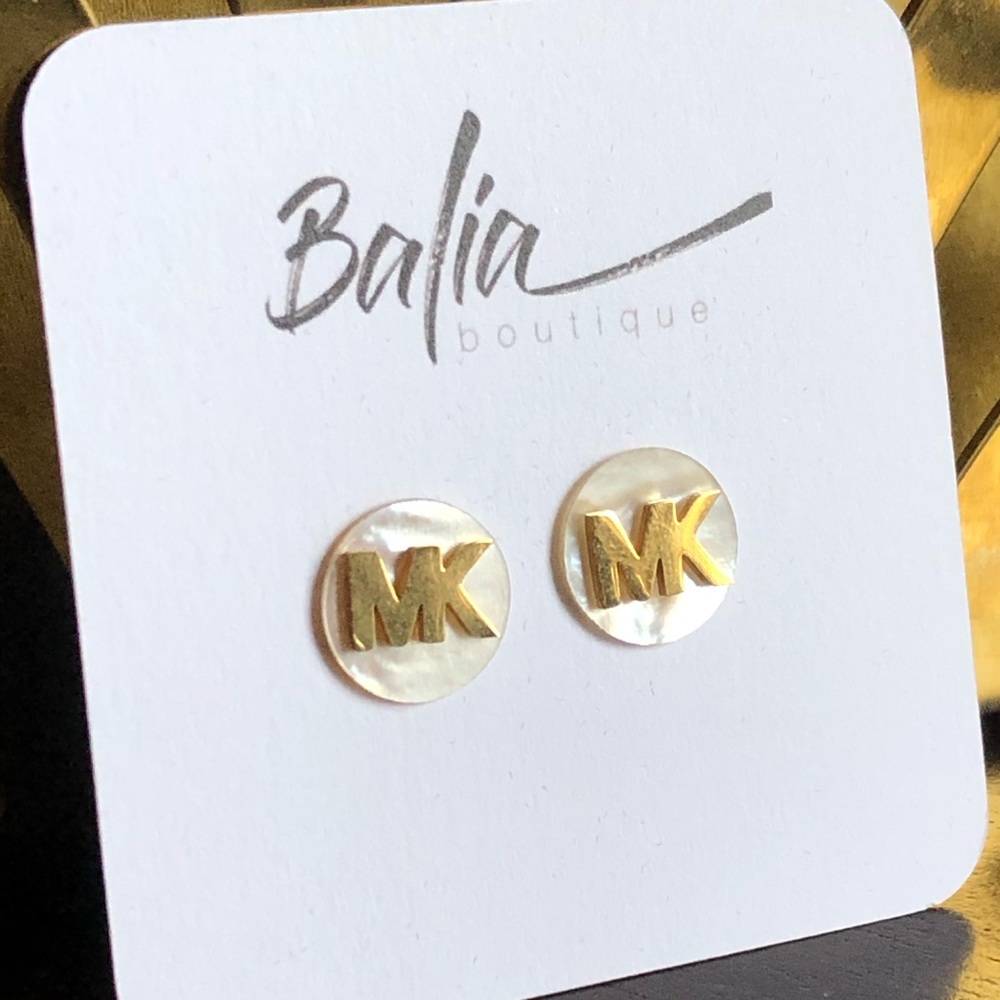 New Michael Kors Mother of Pearl Stud Earrings💛🤍